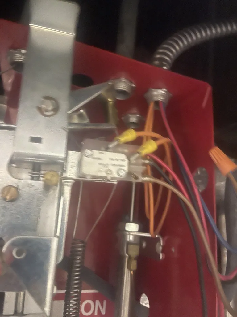 An ANSUL R-102 control head with detection linkage serviced by Boss Fire Protection in Dallas-Fort Worth, TX